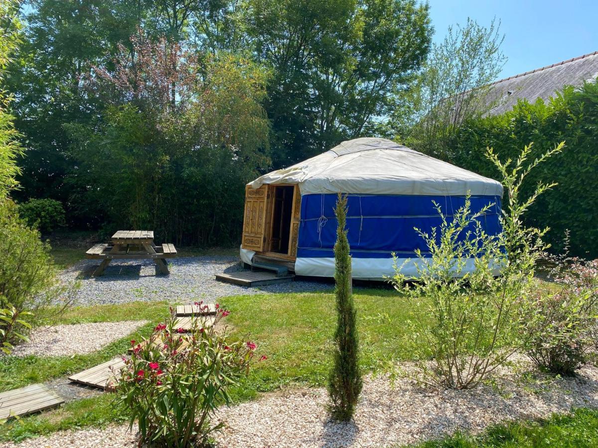 Les Yourtes Du Bearn - Domaine Des Deux Clos Bed and Breakfast Pontiacq-Viellepinte Exteriör bild