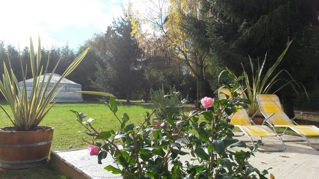 Les Yourtes Du Bearn - Domaine Des Deux Clos Bed and Breakfast Pontiacq-Viellepinte Exteriör bild